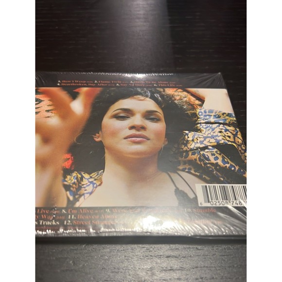 Nora Jones cd, pick me up off the floor two extra songs- sealed - Picture 2 of 3